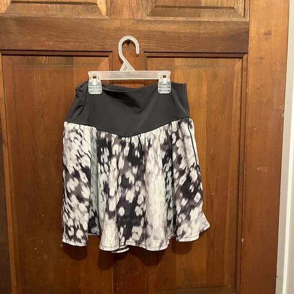 Aerie Black and White Mini Skirt - Picture 1 of 3